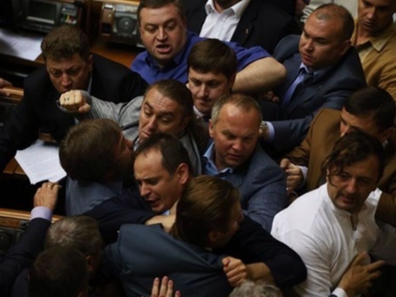 Главными участниками драки были депутаты от Партии регионов и ВО "Свобода"