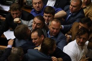 Главными участниками драки были депутаты от Партии регионов и ВО "Свобода"