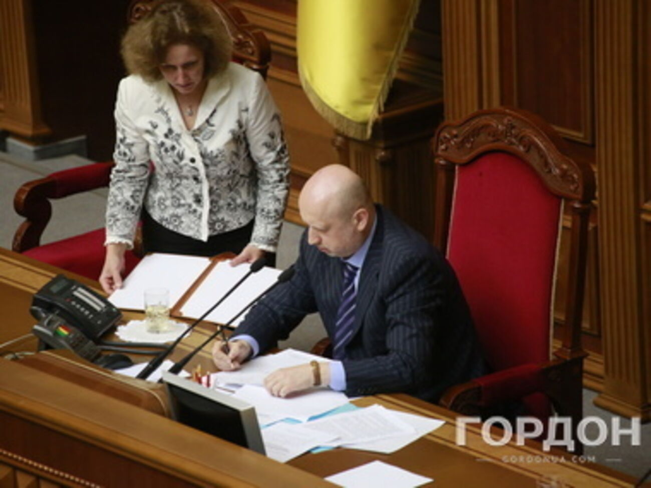 Александр Турчинов заявил, что обратится к президенту Украины