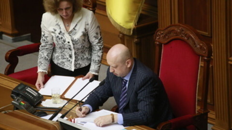 Александр Турчинов заявил, что обратится к президенту Украины