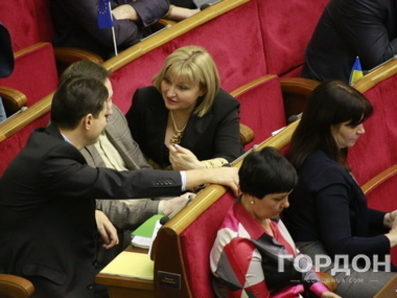 За постановление проголосовали 236 из 263 народных депутатов, зарегистрированных в сессионном зале