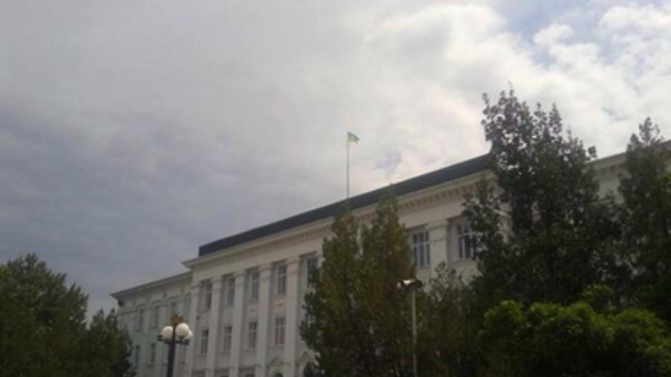 Над исполкомом Северодонецка подняли украинский флаг.