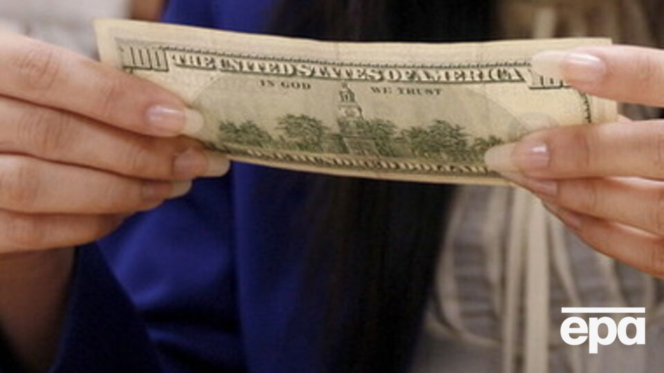 Доллар стабилизировался