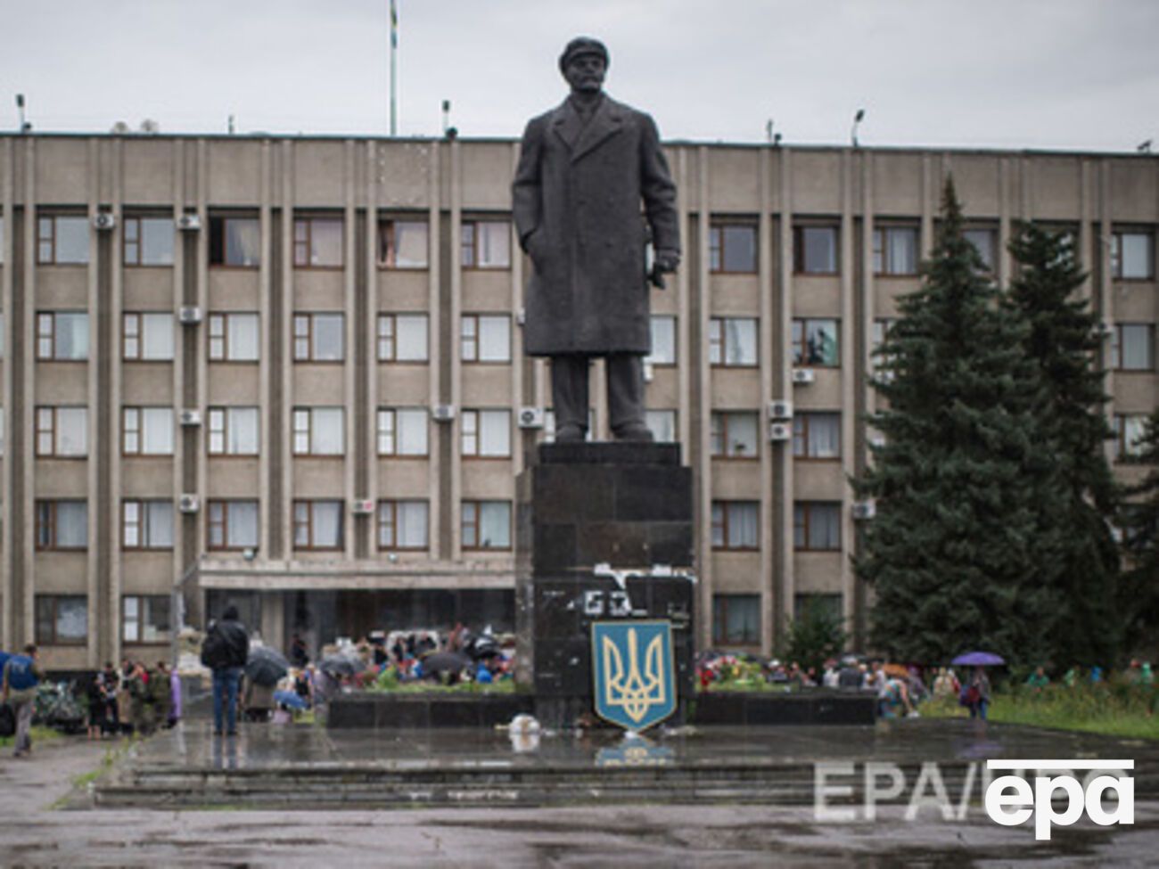 Памятник Ленину в Славянске после освобождения города от террористов
