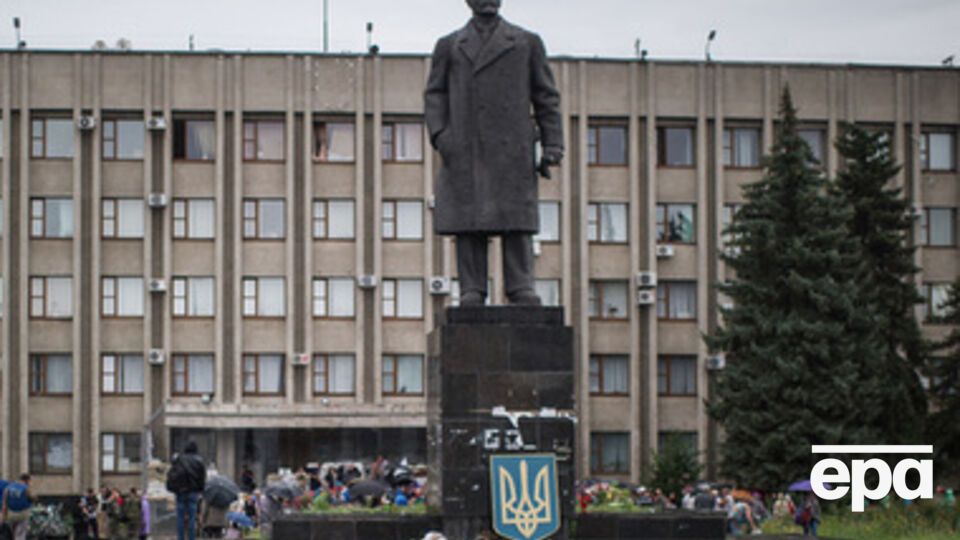 Памятник Ленину в Славянске после освобождения города от террористов