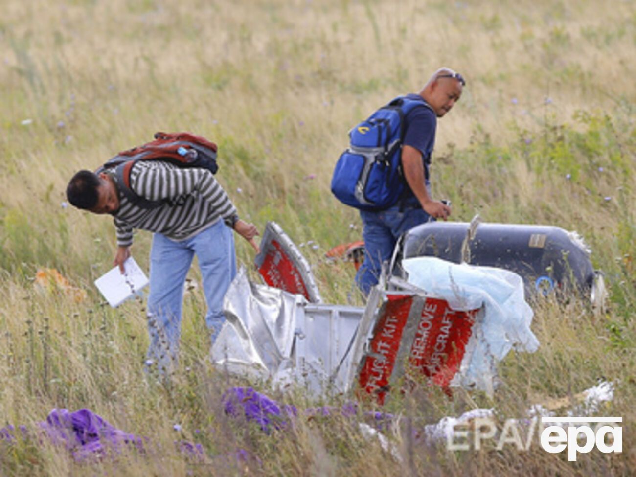 Эксперты обследовали место аварии самолета