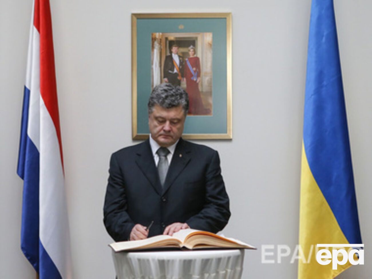 Порошенко: МВФ не дает денег странам в состоянии войны