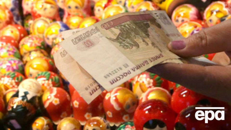 Бизнесмены не могут платить более высокие зарплаты из-за "нарушенных экономических связей" полуострова, заявил "власти" Крыма