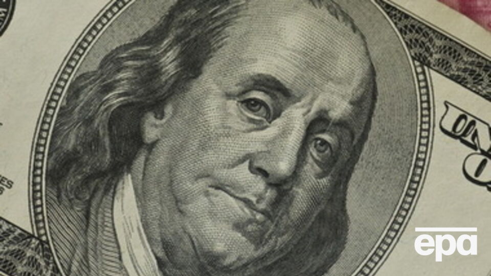 В последнее время доллар колеблется в узких рамках