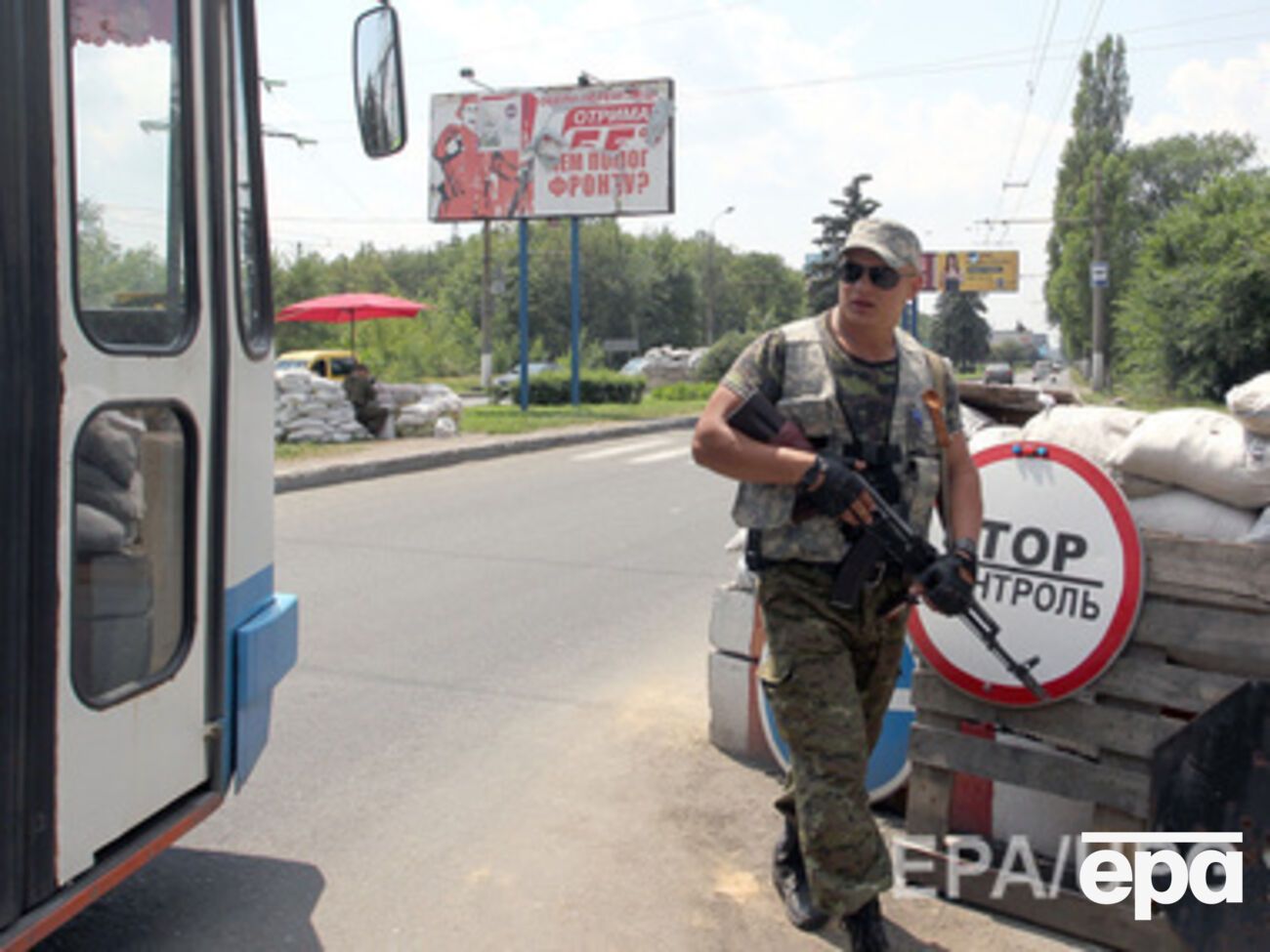 На фото --- пророссийский сепаратист