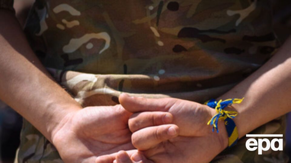 Украинцы поддерживают свою армию