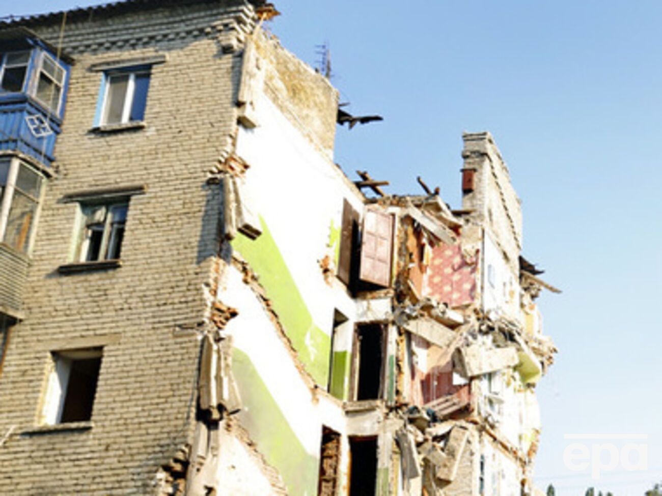 Террористы регулярно обстреливают Донецк