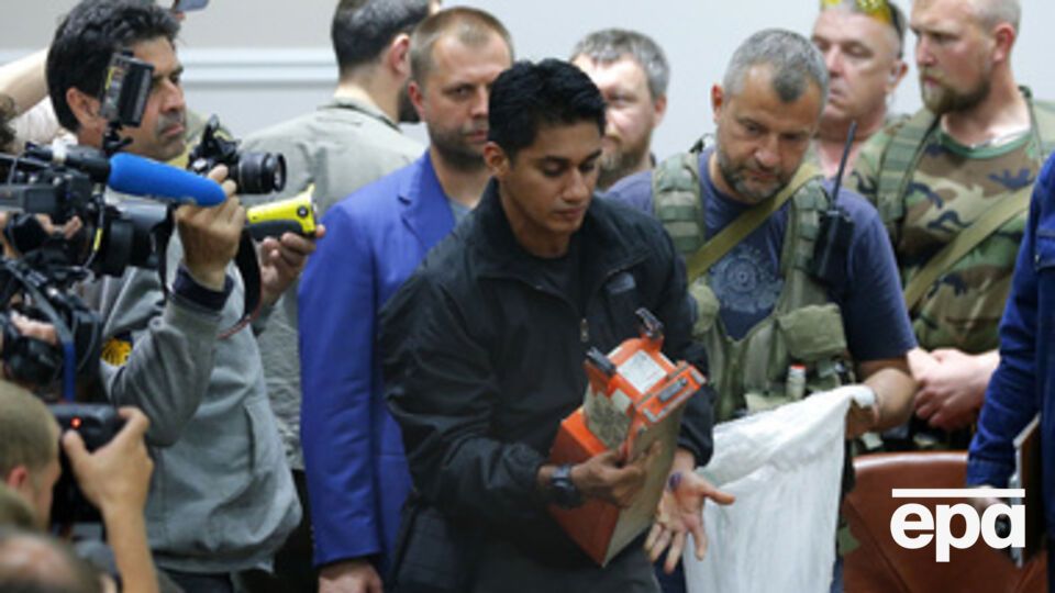 Террористы передали малайзийским экспертам "черный ящики" 21 июля – спустя четыре дня после аварии