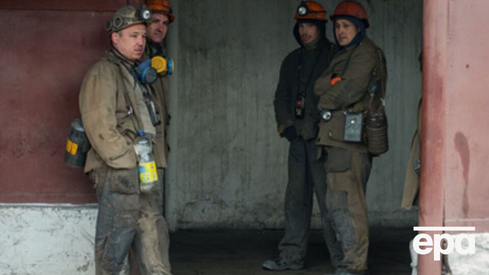 Шахтеров подняли на поверхность с помощью резервного питания