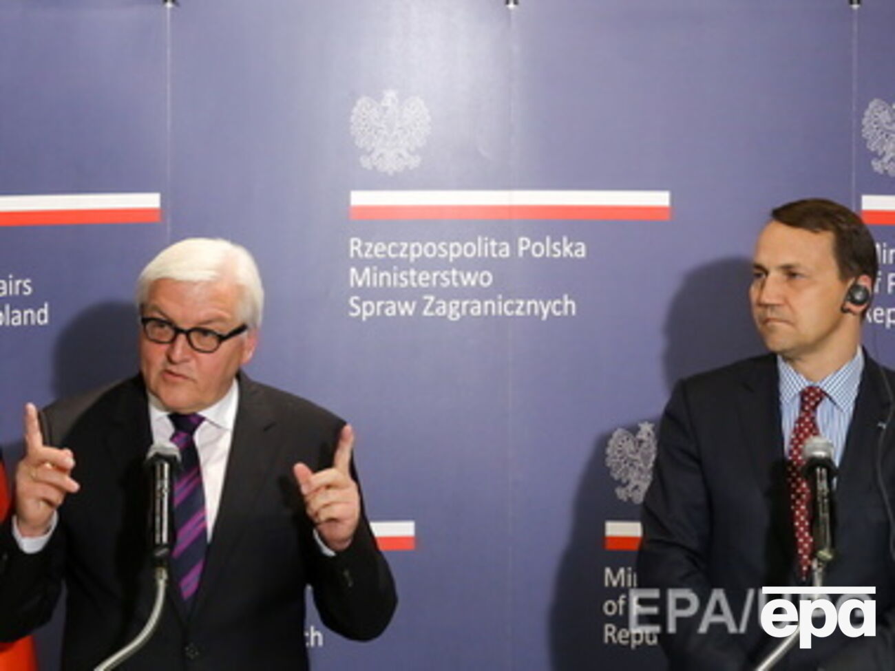 23 июля глава Министерства иностранных дел Германии Франк-Вальтер Штайнмайер и его польский коллега Радослав Сикорский дали совместную пресс-конференцию в Варшаве