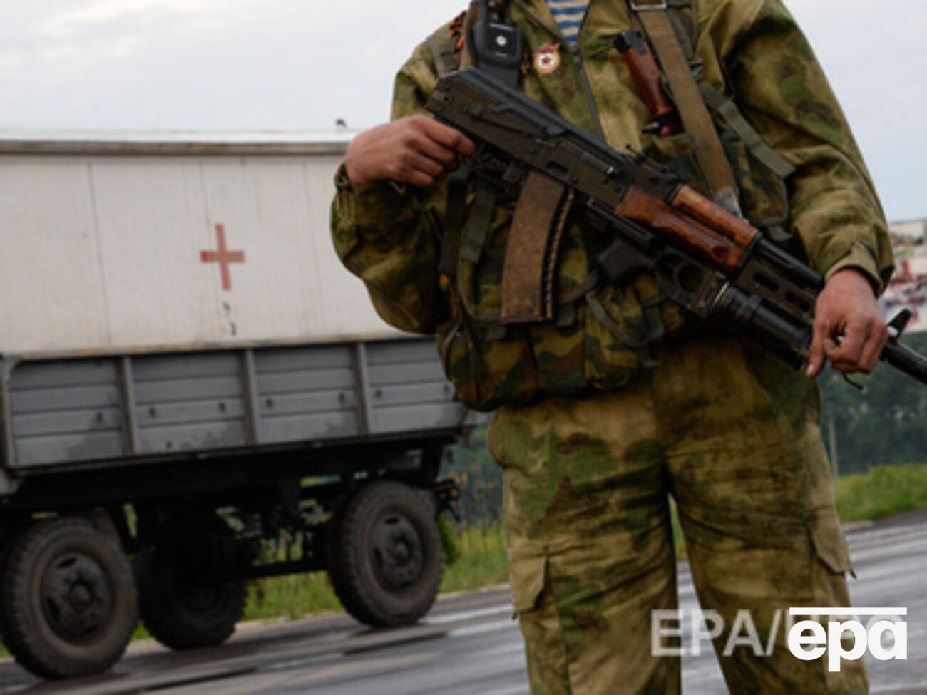 Украинские власти утверждают, что жилые дома на Донбассе обстреливают террористы