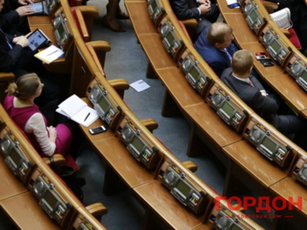 Изменения в госбюджет 2014 года и Налоговый кодекс поддержали лишь 206 народных депутатов