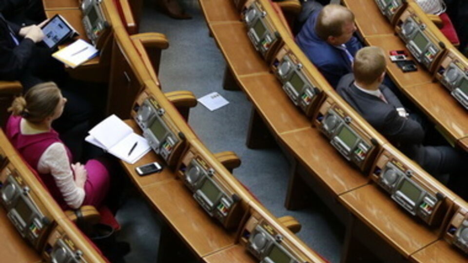 Изменения в госбюджет 2014 года и Налоговый кодекс поддержали лишь 206 народных депутатов