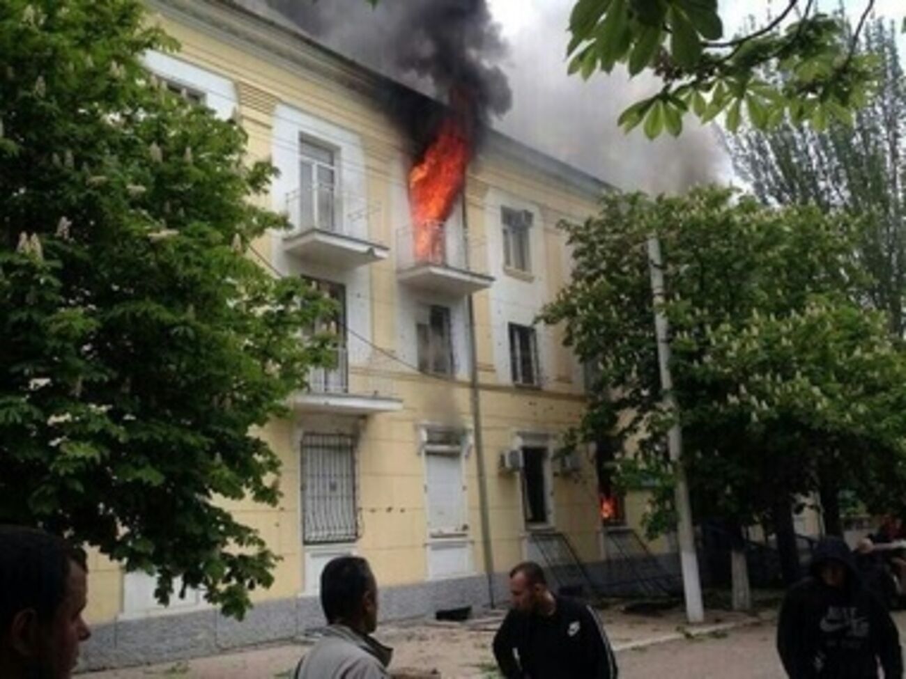 В результате штурма 9 мая здание МВД в Мариуполе сгорело