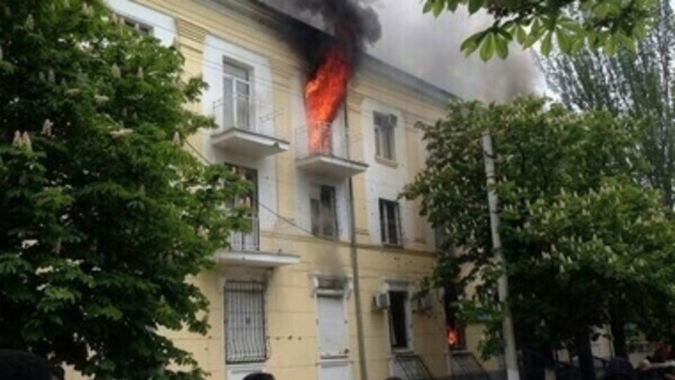 В результате штурма 9 мая здание МВД в Мариуполе сгорело