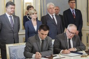 Подписи под Меморандумом поставили главы МИД Украины и Нидерландов