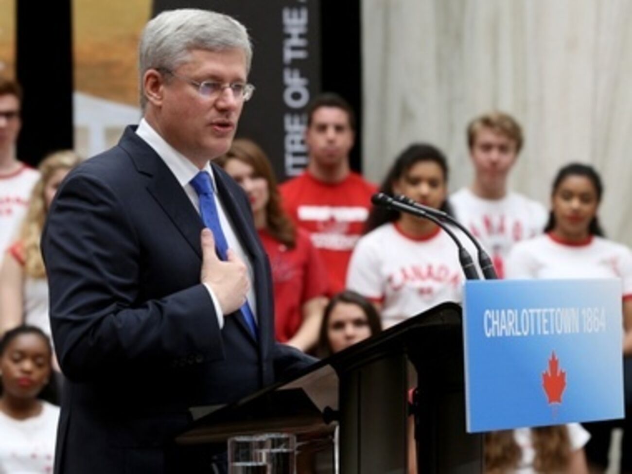 Стивен Харпер: Отказ режима Путина прекратить поддержку вооруженных сепаратистских групп представляет собой реальную угрозу для международного мира и безопасности