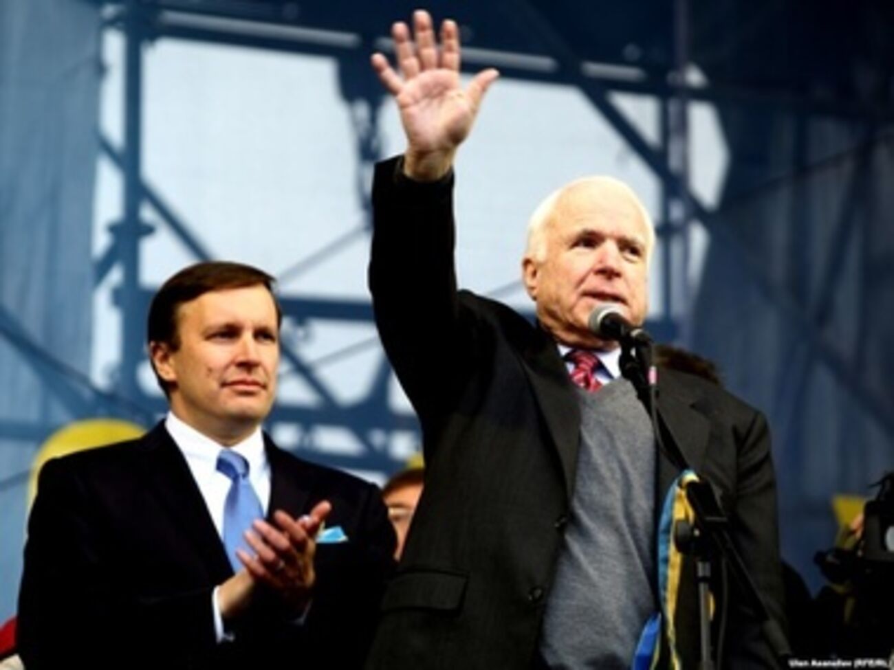 Джон Маккейн и Кристофер Мерфи пообещали сделать все, что в их силах, чтобы помочь Украине