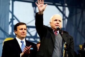 Джон Маккейн и Кристофер Мерфи пообещали сделать все, что в их силах, чтобы помочь Украине