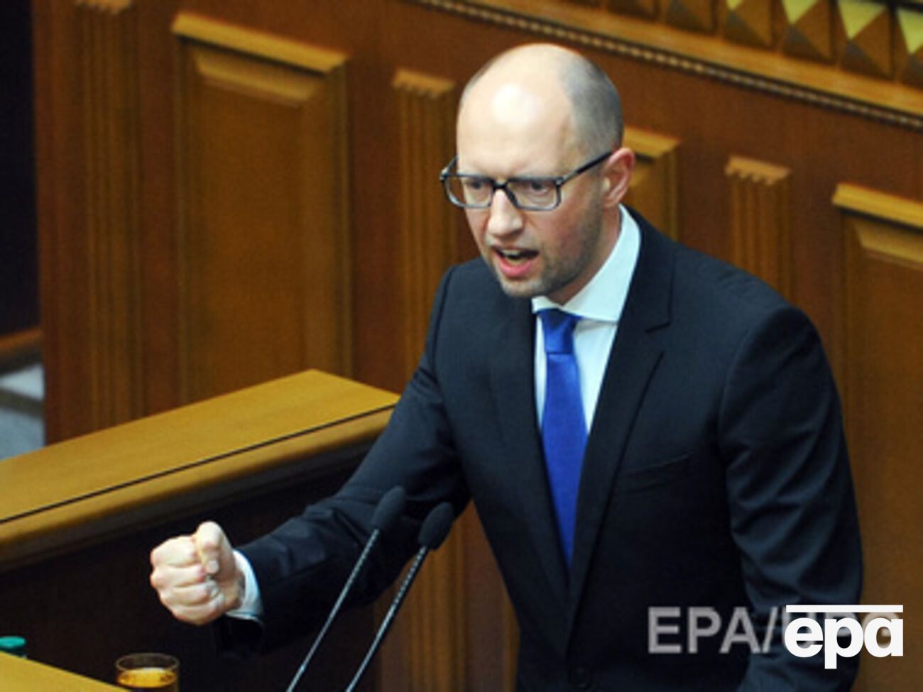 Гривна стремительно теряет позиции на межбанке