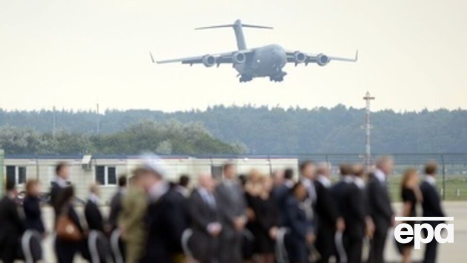 Тела жертв рейса MH17 начали отправлять в Нидерланды 23 июля