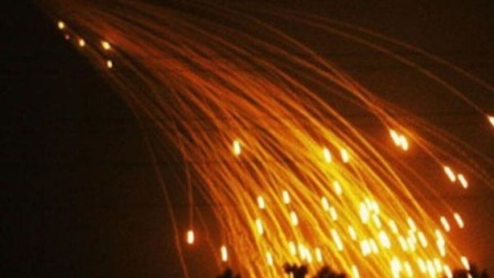 Боевики заявляют, что именно фосфорными бомбами был обстрелян Донецк и станция Мандрыкино.