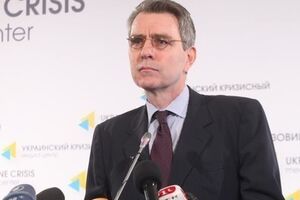 Джеффри Пайет сообщил об увеличении суммы помощи Украине.