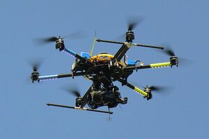 Дроны должны быть в состоянии идентифицировать подвижные объекты и номерные знаки с расстояния нескольких километров