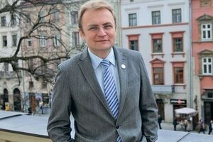 Милиция квалифицировала как "теракт" нападение на дом Садового