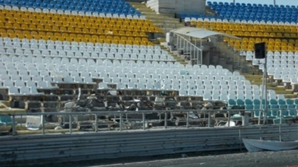 В Луганске боевики разбомбили стадион "Авангард". Фоторепортаж