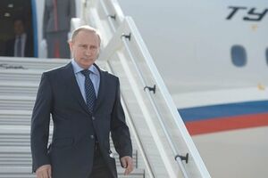 На словах Владимир Путин за прекращение боевых действий на Донбассе