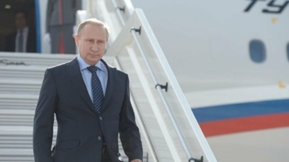 На словах Владимир Путин за прекращение боевых действий на Донбассе