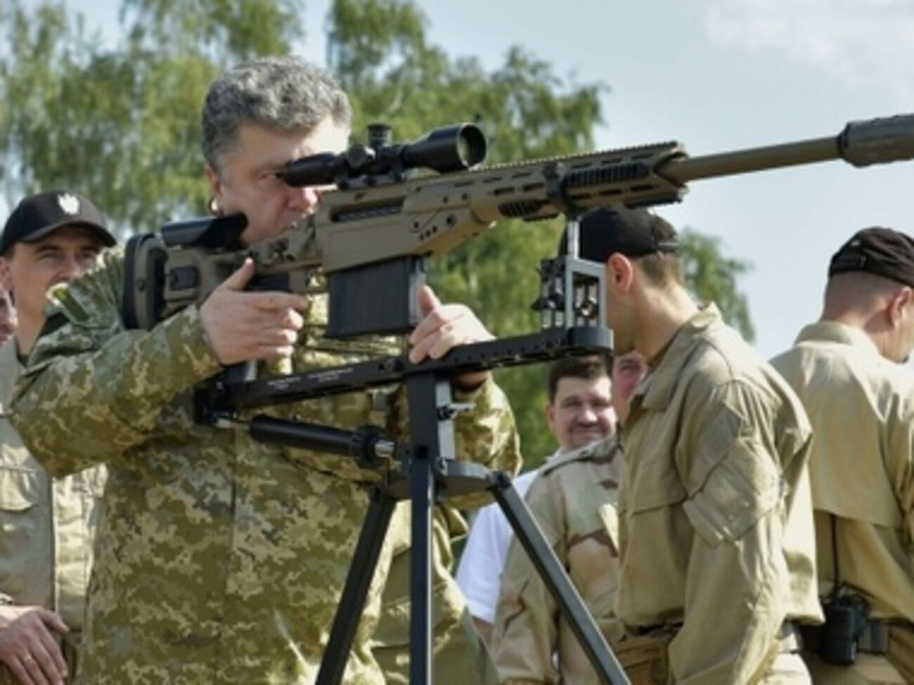 Порошенко осмотрел боевую технику и вооружение Нацгвардии. Фоторепортаж