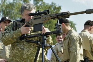 Порошенко осмотрел боевую технику и вооружение Нацгвардии. Фоторепортаж