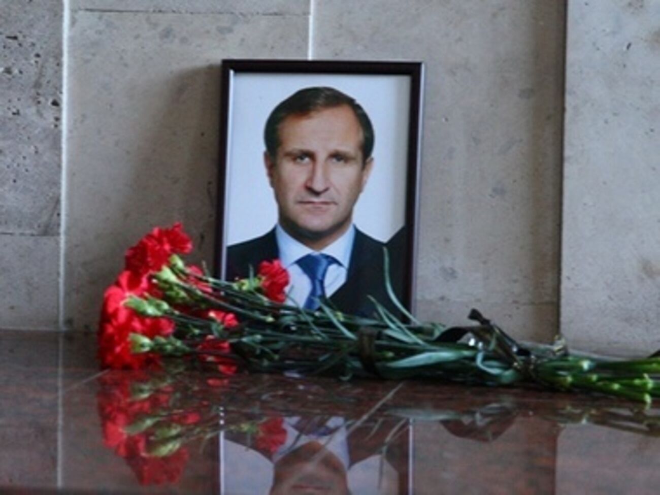 Время и место похорон Олега Бабаева определят его родители, которые едут из российского Курска