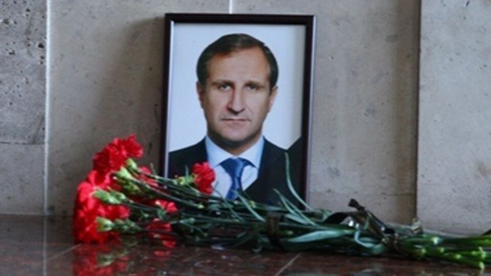 Время и место похорон Олега Бабаева определят его родители, которые едут из российского Курска