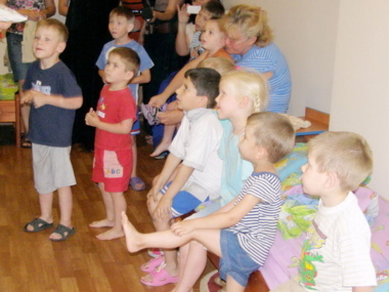 Боевики собираются вывезти детей на двух автобусах в Россию