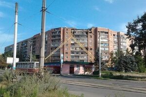 В Краматорске строители ремонтируют разрушенный дом