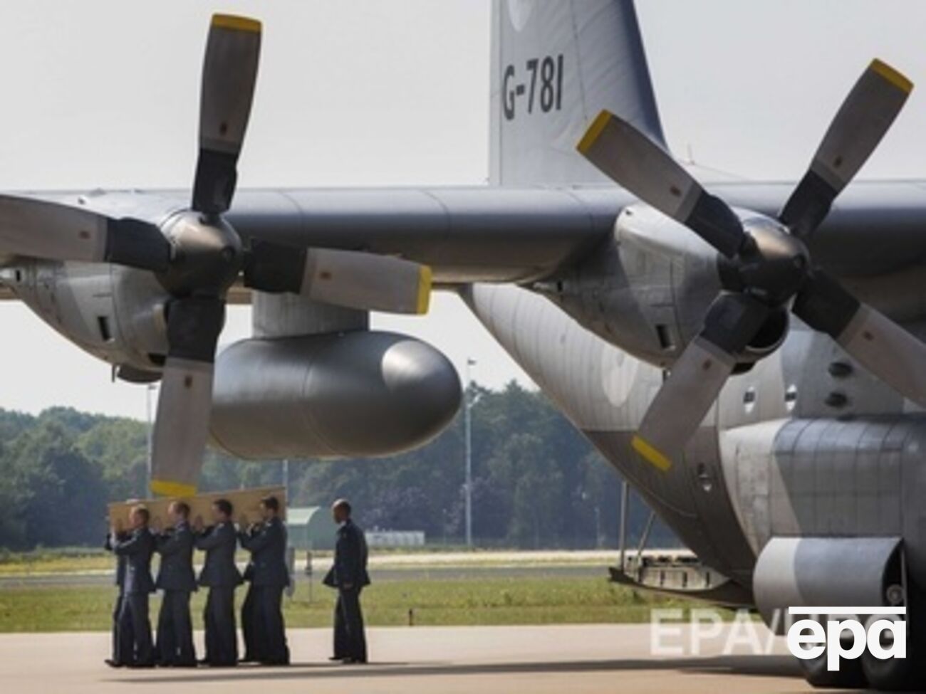 26 июля в Нидерланды вылетели последние два самолета с останками погибших пассажиров рейса MH17