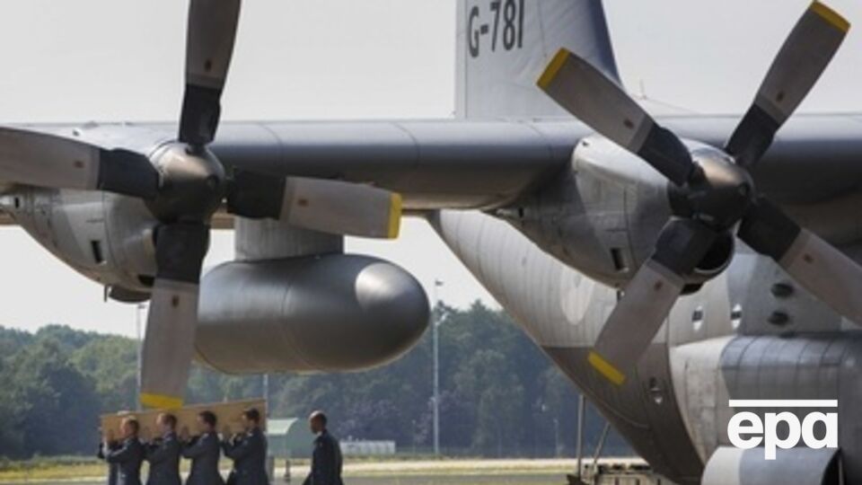 26 июля в Нидерланды вылетели последние два самолета с останками погибших пассажиров рейса MH17