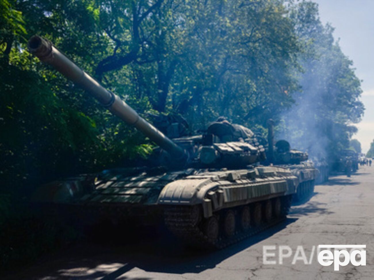 СНБО: Россия стягивает военную технику ближе к границе