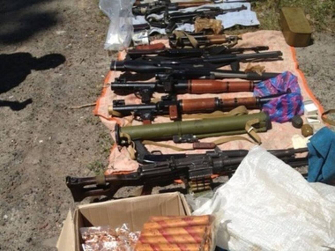 Террористы спрятали оружие перед отступлением