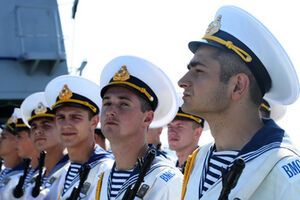 В настоящее время Одесса --- главный военно-морской город Украины