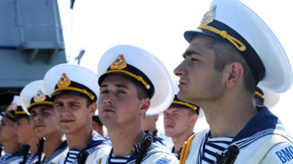 В настоящее время Одесса --- главный военно-морской город Украины