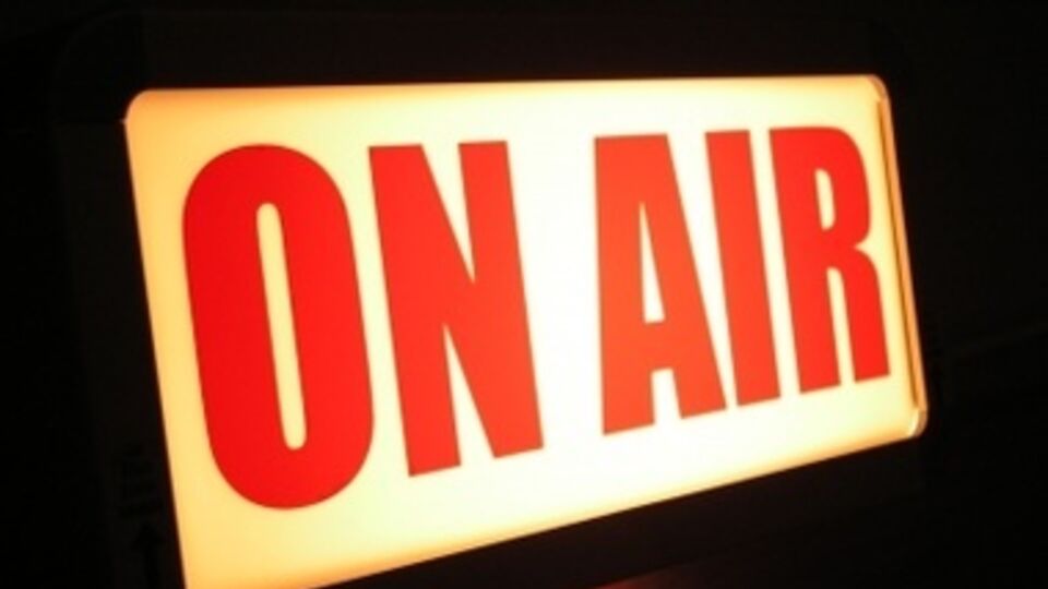 Государственная телерадиокомпания в Луганске и областной радиотелепередающий центр (ЛОРТПЦ) полностью перешли под контроль террористов, заявивших о создании "госкомитета по телевидению и радиовещанию ЛНР"